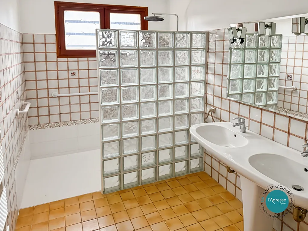 Salles de bain - Maison d'Architecte avec Jardin à Mennecy