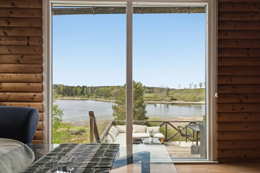 Chambres - Renovated Cottage with Lake View in Nyköping