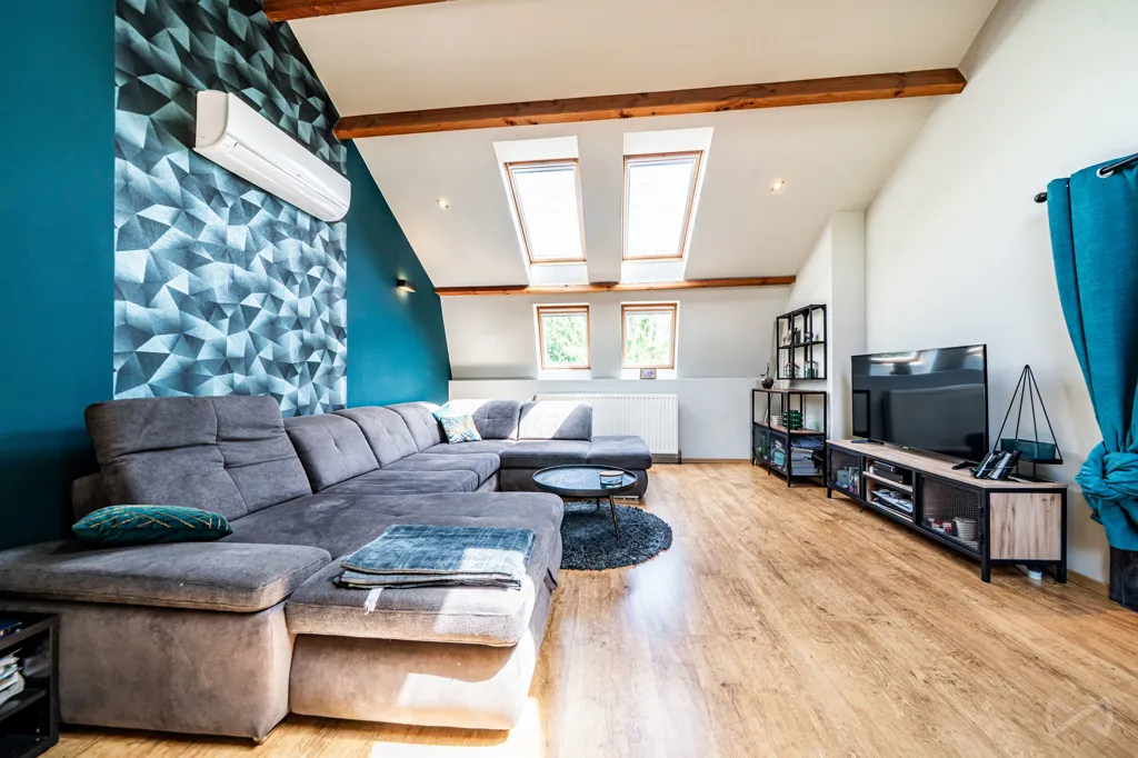 Elutuba - Three-Storey House with Terrace in Bray