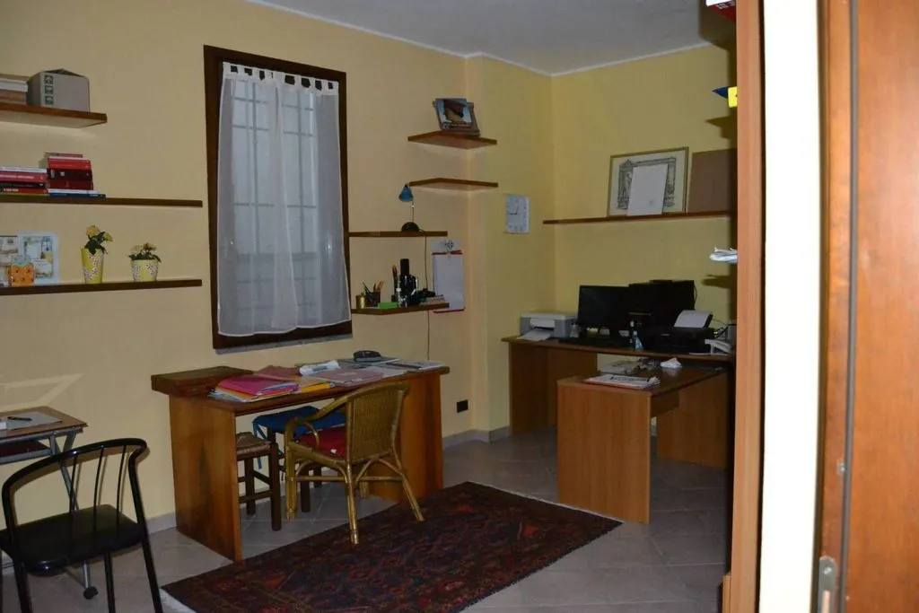 Bureau - Luxury Villa with Extensive Outdoor Space in Terni