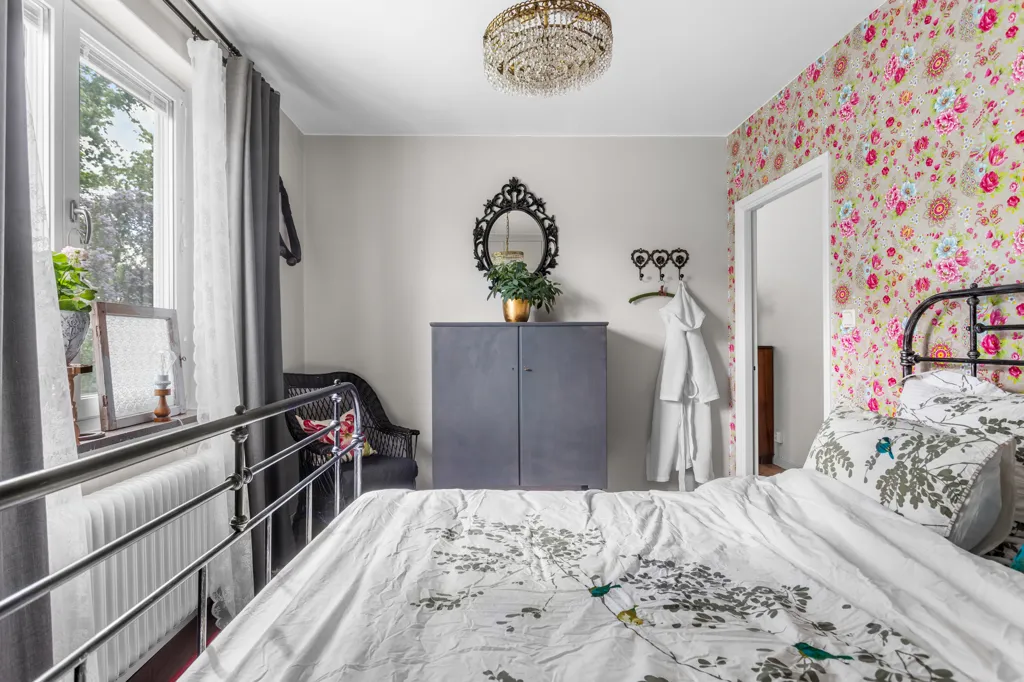 Bedrooms - Apartment with Balcony on Skälbyvägen