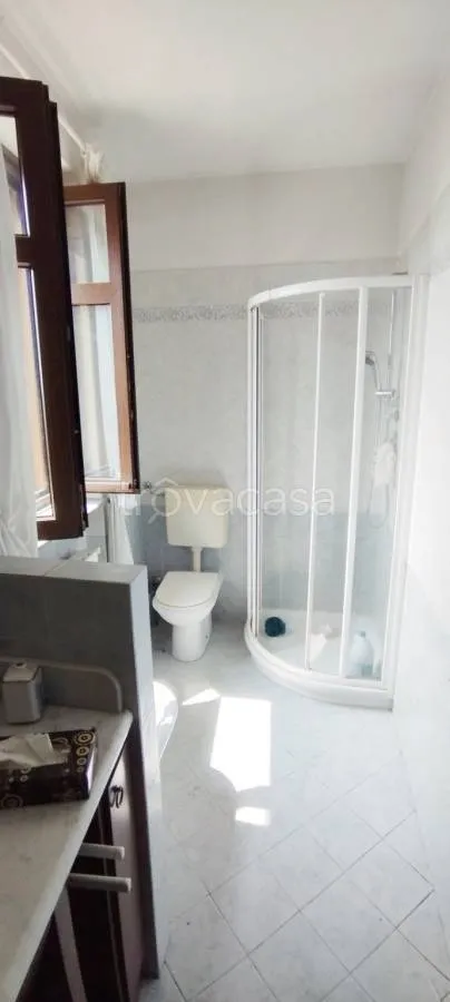 Salles de bain - Three-Level House with Terrace in Fossano