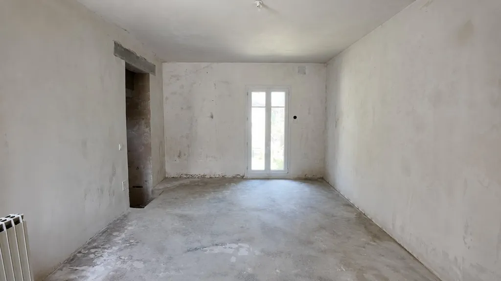 Pièces - Maison avec 3 Garages à Louzes