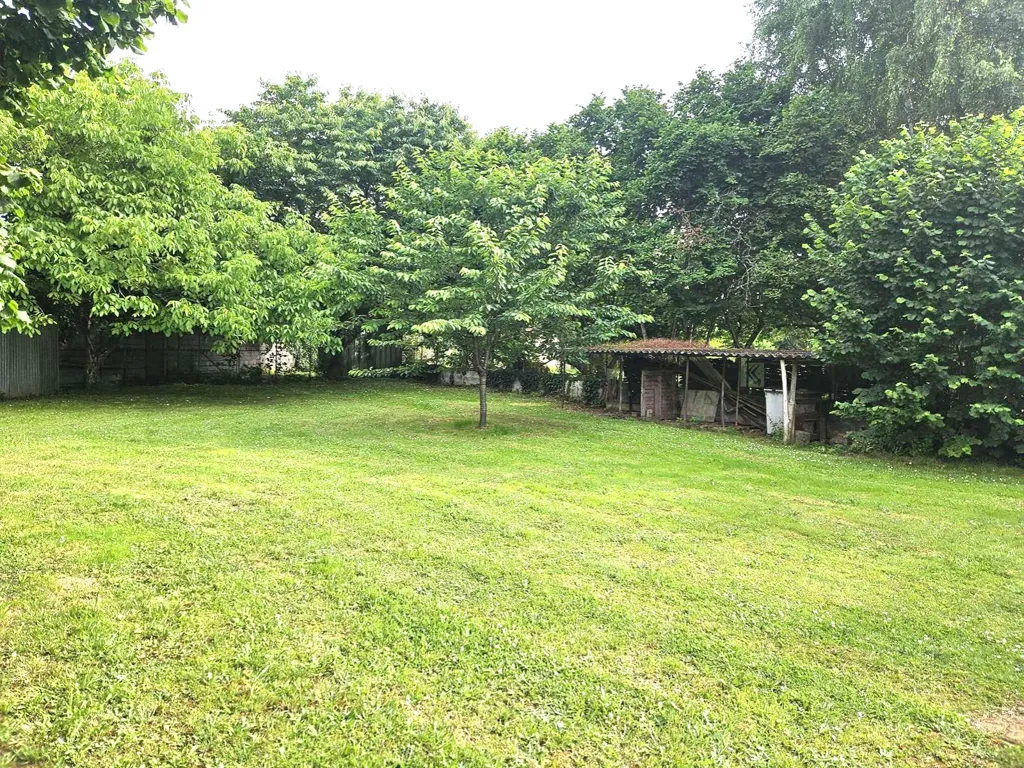 Jardin - Villa Élégante avec Sous-Sol à Lavardac