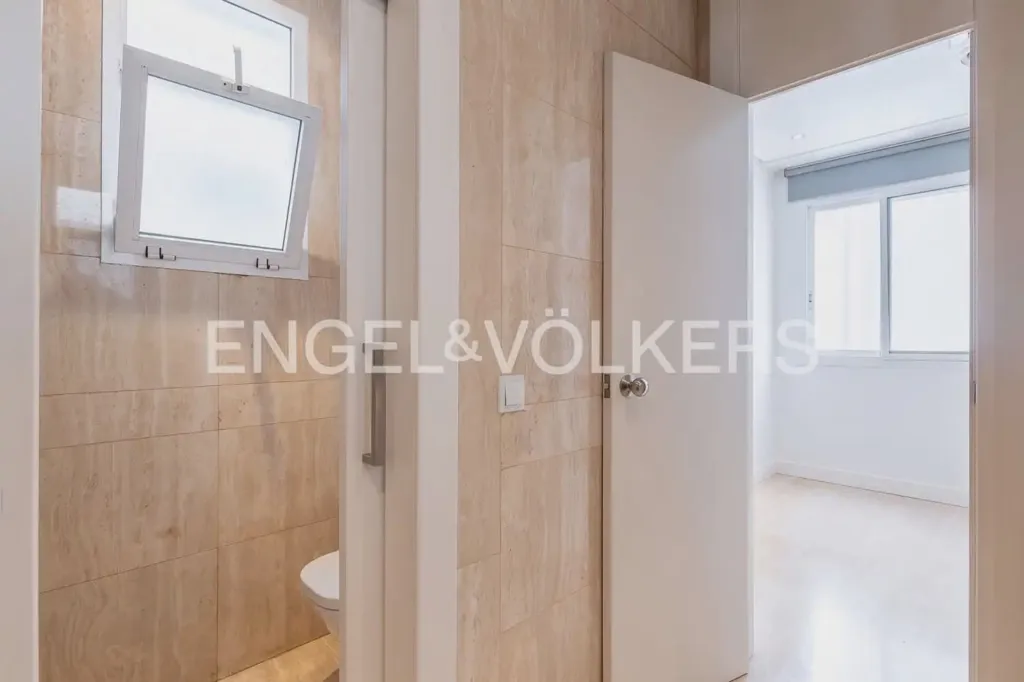 Salles de bain - Apartment with Balconies in Pla del Remei