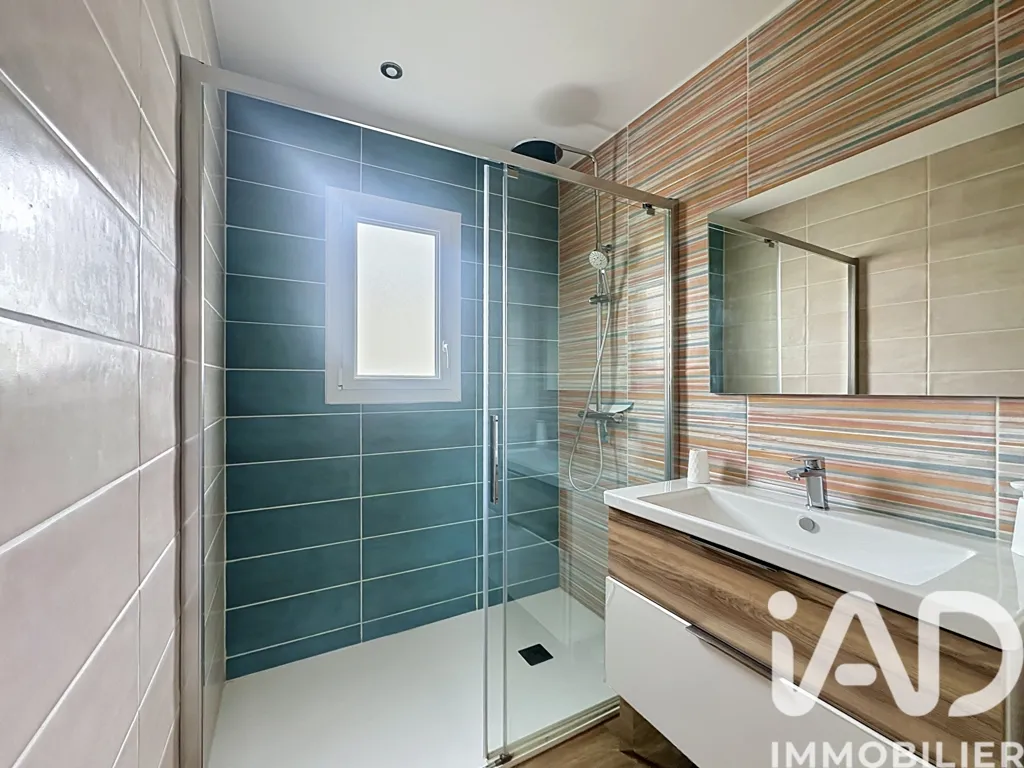 Salles de bain - Maison de Plain-Pied avec Jardin Clos à Le Gua