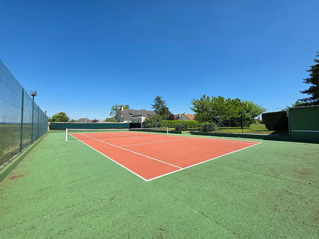 Välivaade - House with Pool and Tennis Court in Savouges