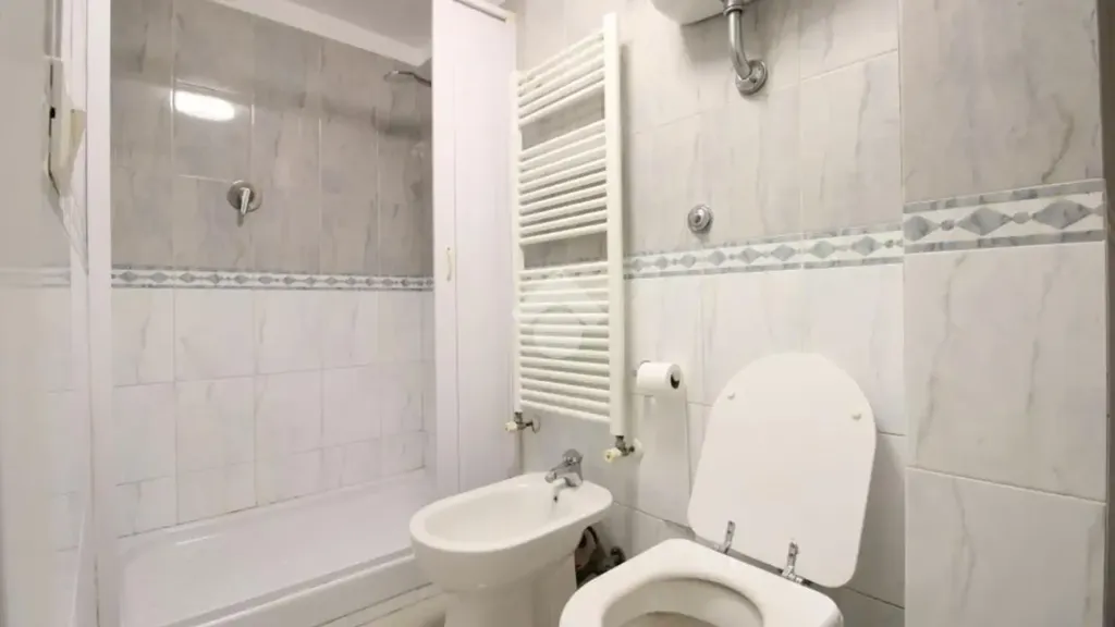 Bagni - Armed Studio with Garden in Labaro, Rome