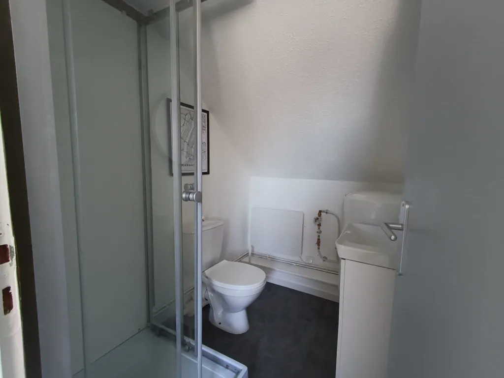 Salles de bain - Studio Meublé au Centre de Belfort