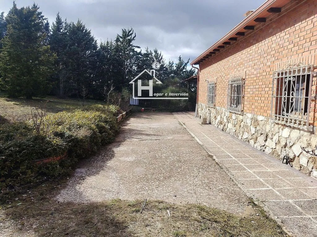 Exterior - Chalet with Large Plot in Trijueque