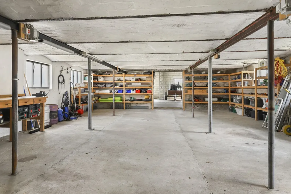 Garage - 1952 Villa with Garden in Aars