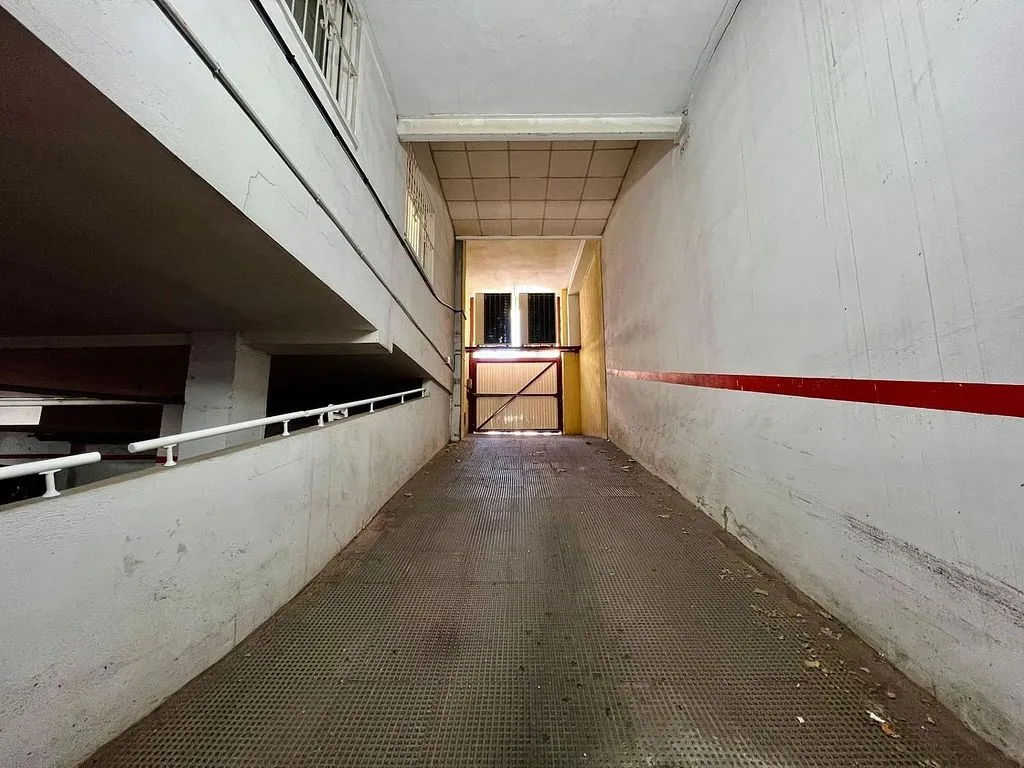 Garaaž - Apartment with Balcony and Garage in Torrevieja