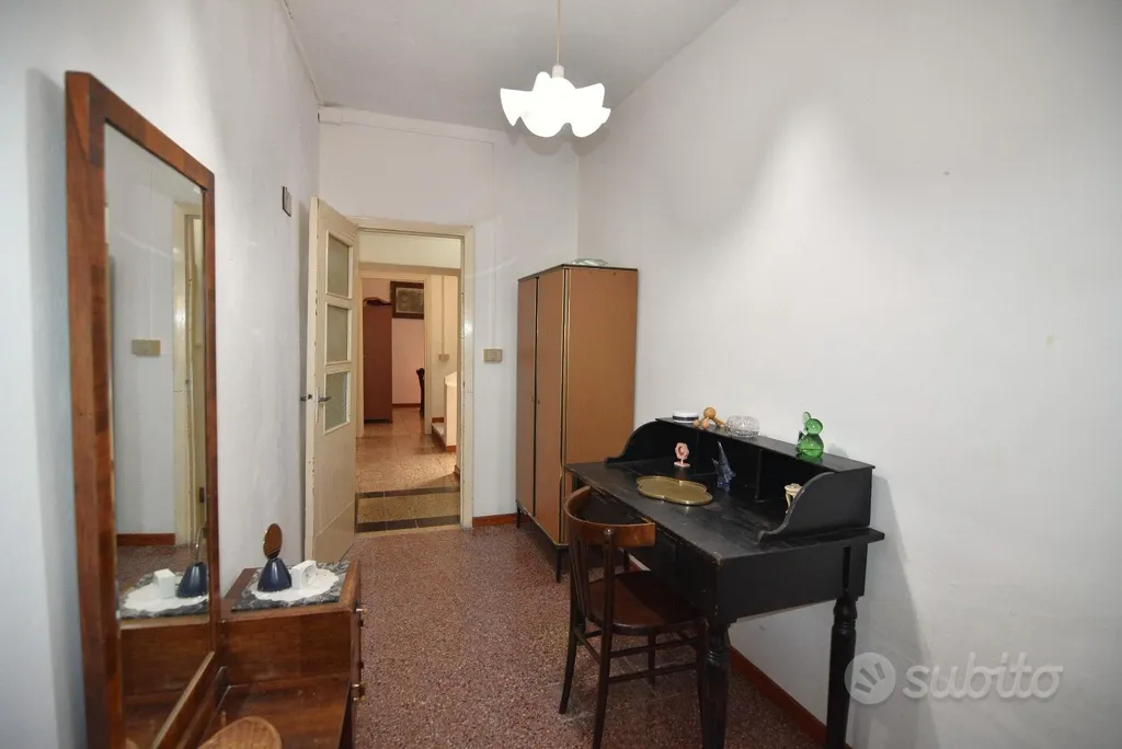 Office - Detached House with Private Courtyard in Centre