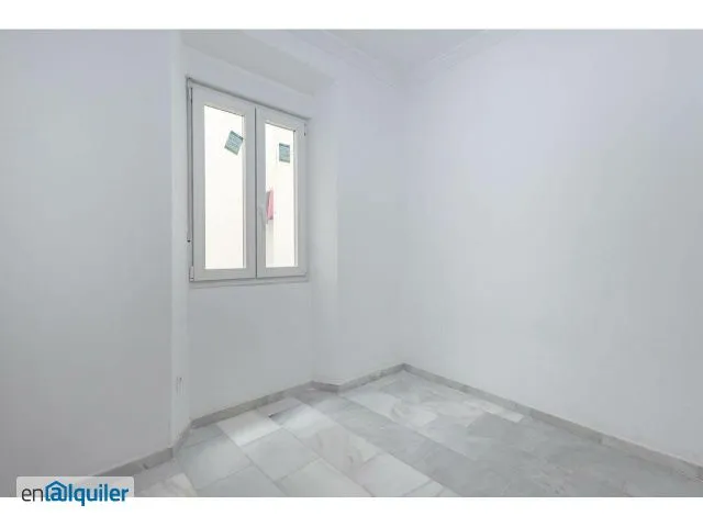 Rooms - Modern Flat with Lift in Granada