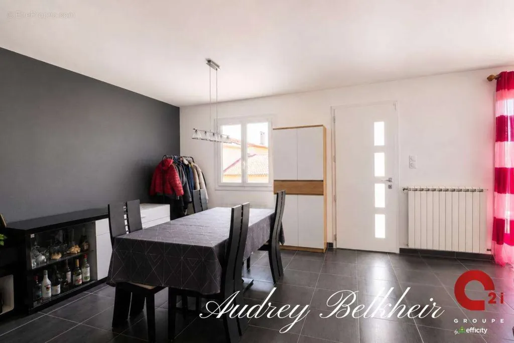 Sala da pranzo - Detached House with Constructible Land in Sauzet