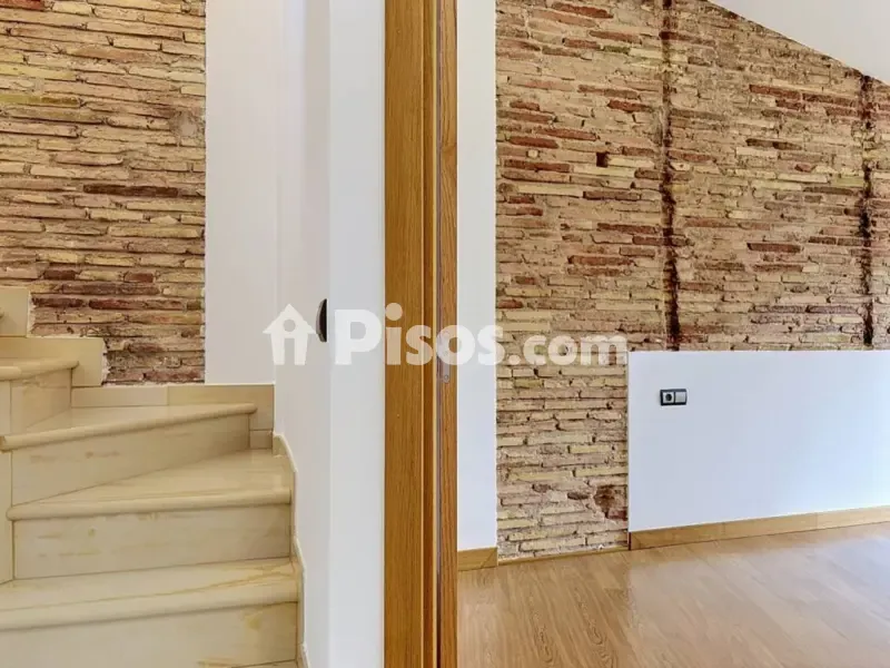 Pièces - Duplex with Balcony Views in Tudela
