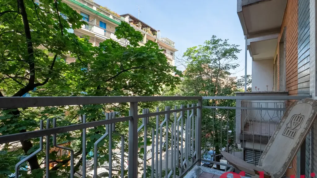 Balcon - Triplex with Balconies in Lambrate, Milan
