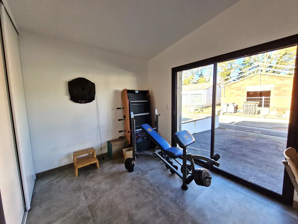 Garage - Maison Contemporaine avec Jardin à Aizenay