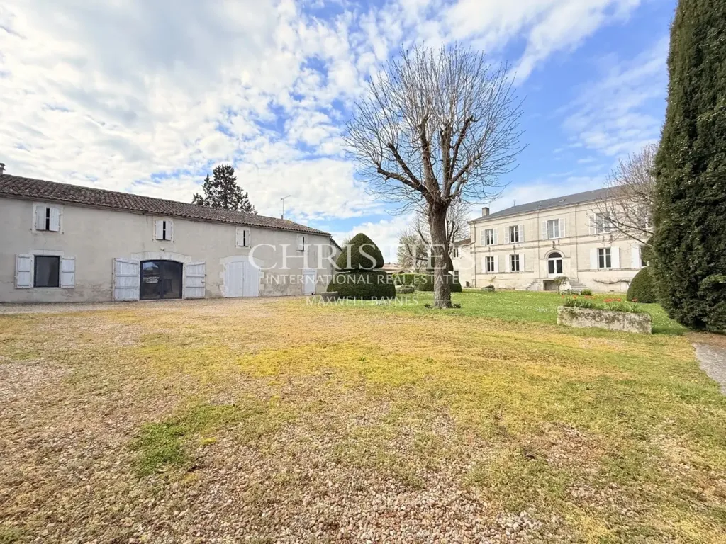Aed - Former Cognac Distillery in Village