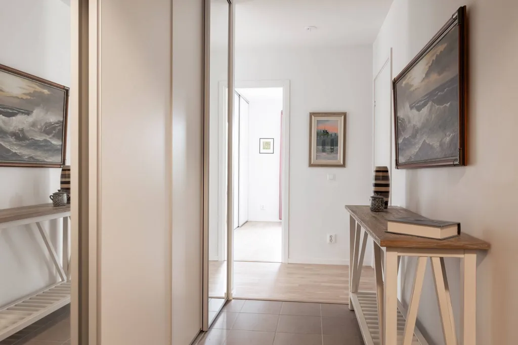 Esik - Apartment with Balcony in Stenbärsvägen