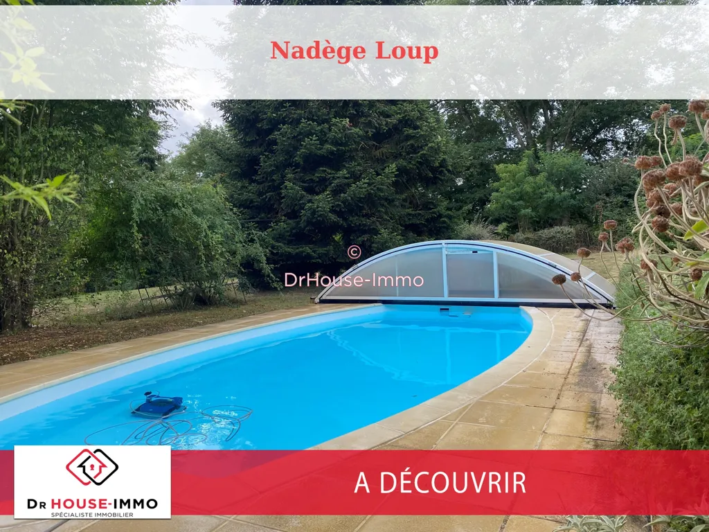 Piscine - Pavillon Traditionnel avec Piscine à Charbuy