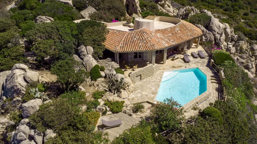 Õhuvaade - Villa with Panoramic Pool in Costa Paradiso