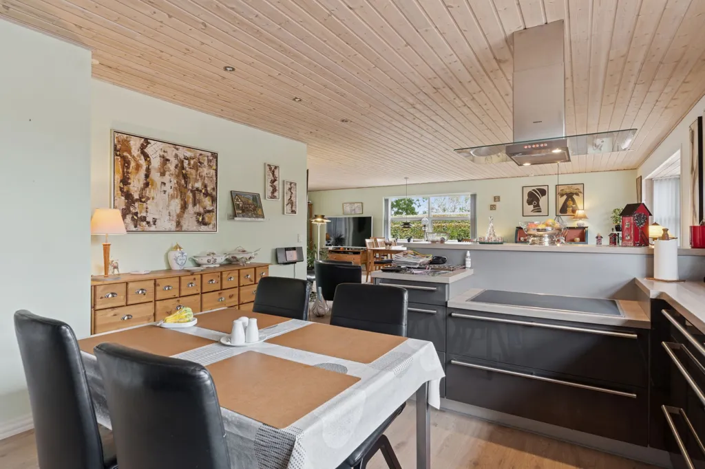 Sala da pranzo - Well-Built Summerhouse with Garden in Skellet