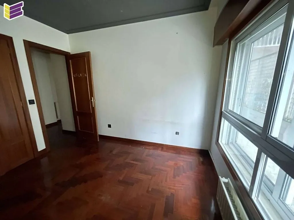 Pièces - Apartment with Large Windows in Vigo