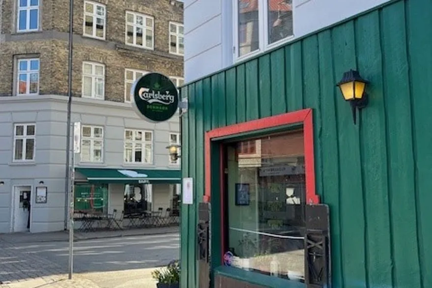 Välivaade - Classical Bodega with Corner Location in Østerbro