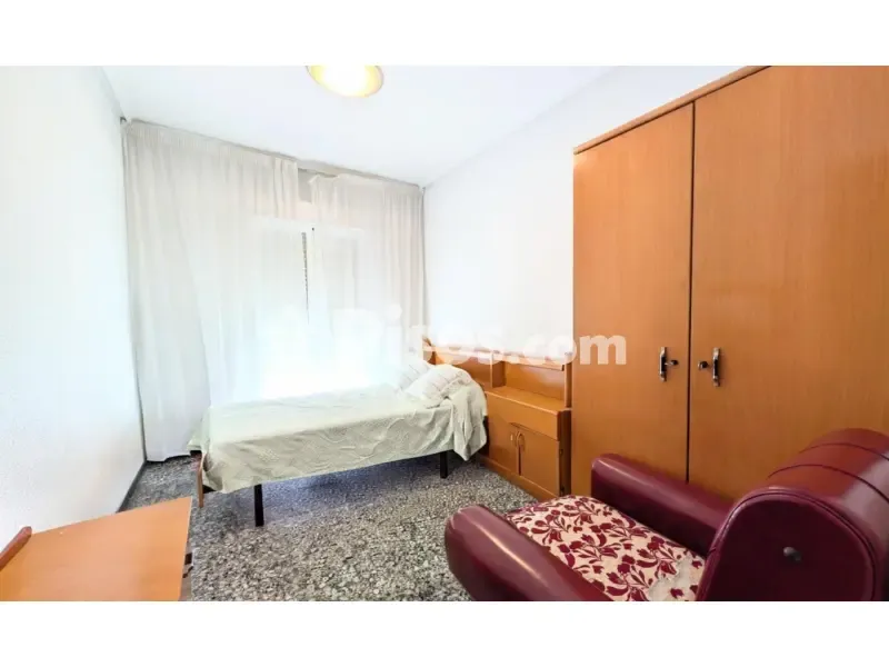 Camere da letto - Spacious East-Facing Flat with Balcony in Sector Quinto