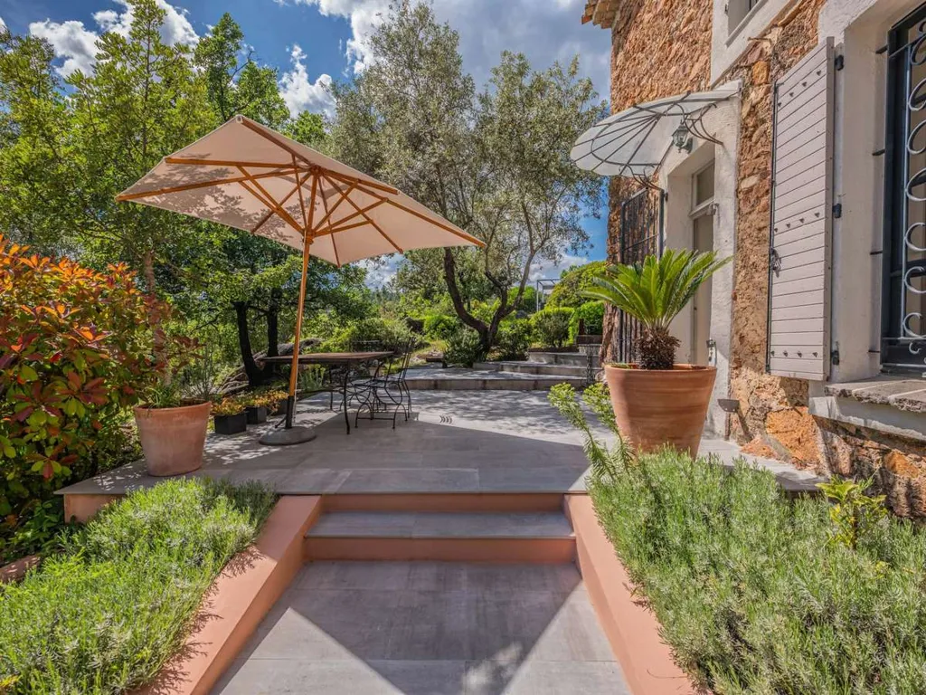 Terrasse - Bastide avec Piscine dans le Parc de l'Esterel