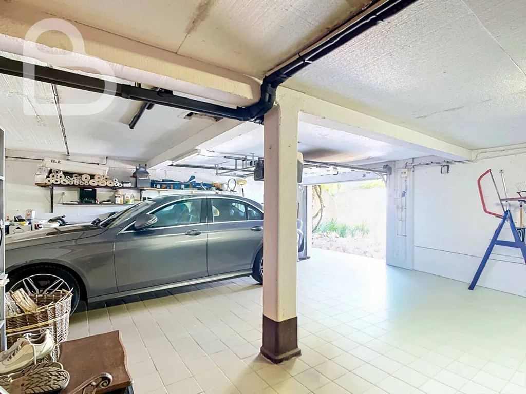 Garage - Maison avec Piscine sur Parc de 1 ha à Nadaillac-de-Rouge