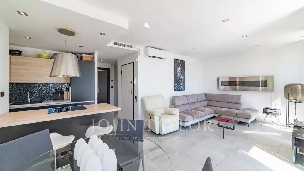 Séjour - Appartement avec Vue Mer dans le Vieux Port de Cannes