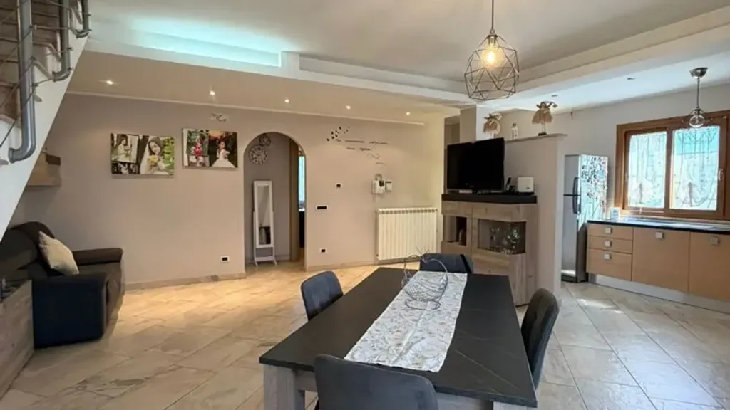 Sala da pranzo - Rustic Villa with Olive Grove in Lanuvio