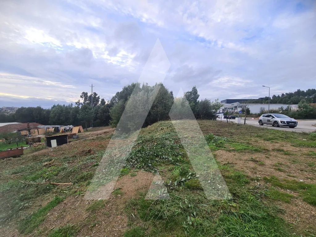 Jardin - Construction Plot with Industrial Access in Aveiro