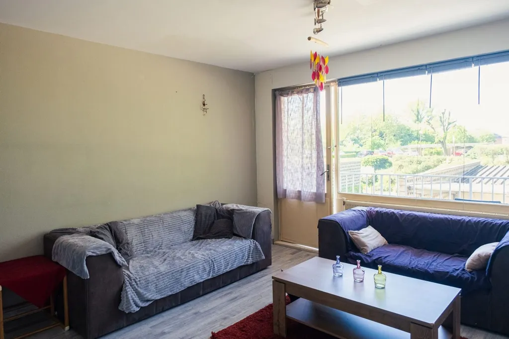 Séjour - Appartement 2 Chambres avec Balcon à Mons
