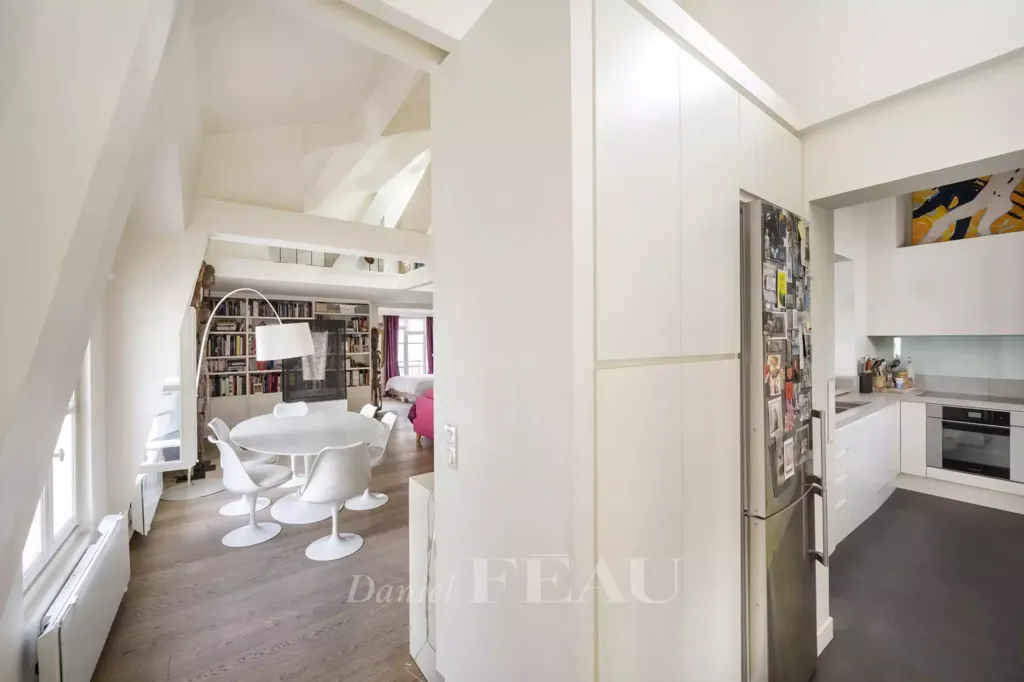 Elutuba - Split-Level Apartment with Lift in Paris 6th