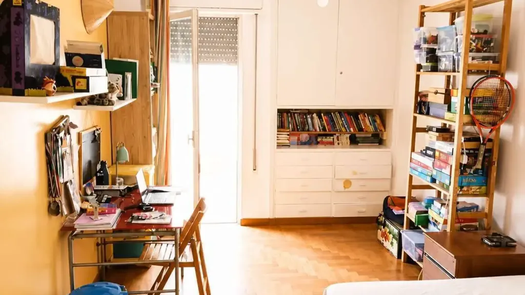 Bedrooms - 4-Bedroom Apartment with Balcony in Marsala