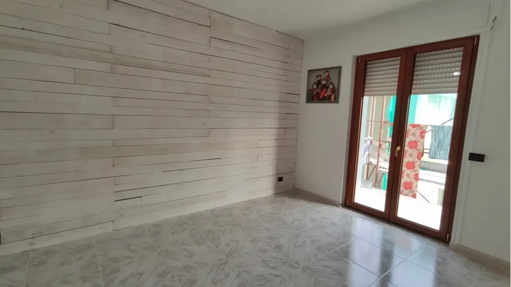 Pièces - Rear-Facing Apartment with Solarium in Solofra