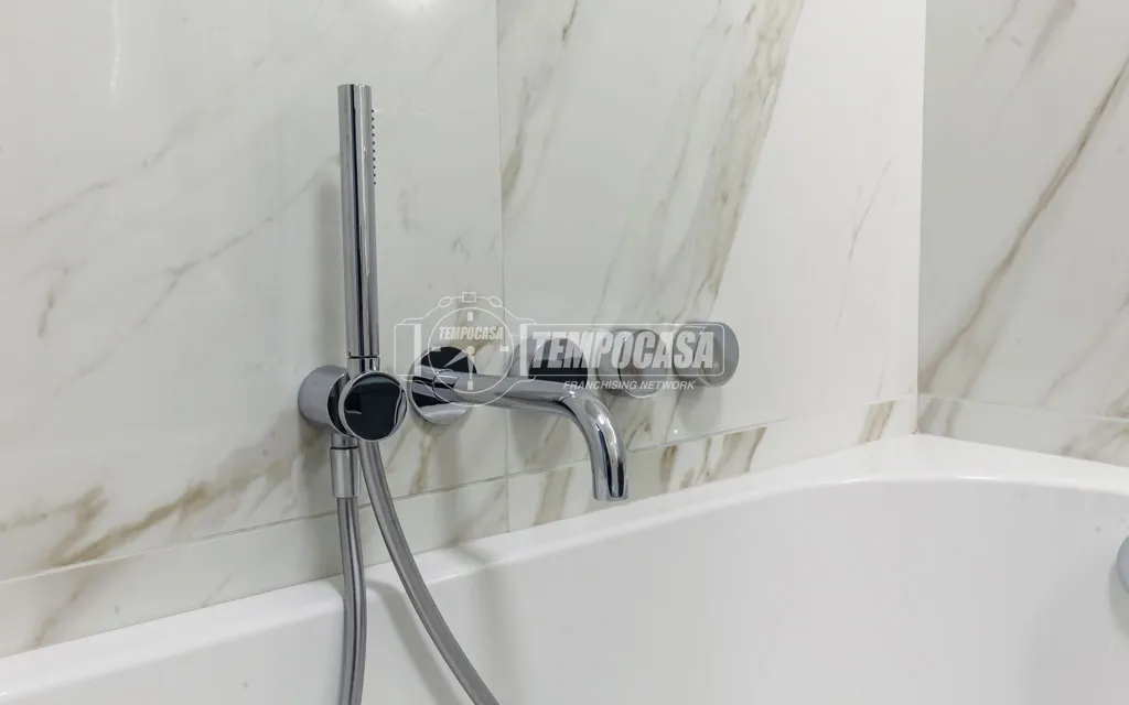 Salles de bain - Bright Apartment with Balcony in Milan