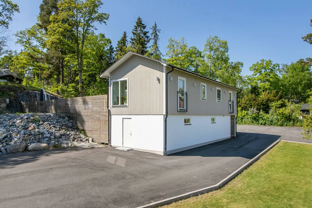 8-toaline maja asukohas Nacka kommun