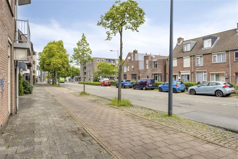 Exterior - 2-Bedroom Apartment with Balcony in Breda Centre