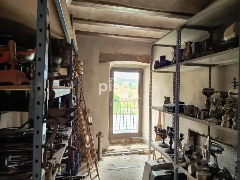 Utility Room - Palatial House with Garden in Larumbe
