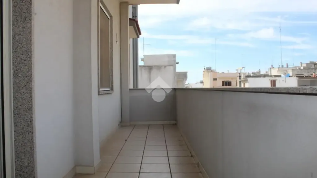 Rõdu - Spacious Apartment with Balcony in Carovigno