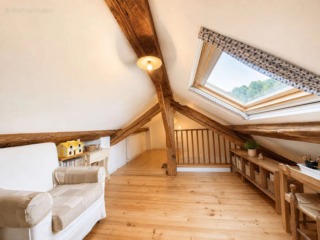 Pièces - Maison avec Jardin et Garage à Vienne