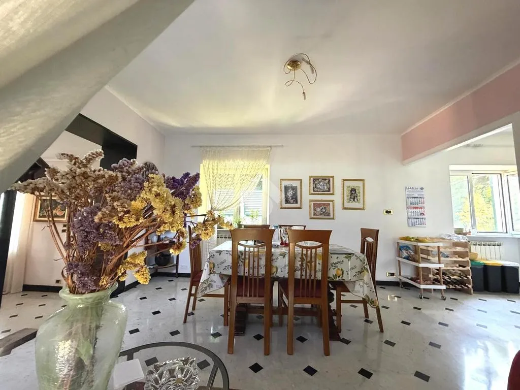 Salle à manger - Villa with Terrace and Garden in Serra Riccò