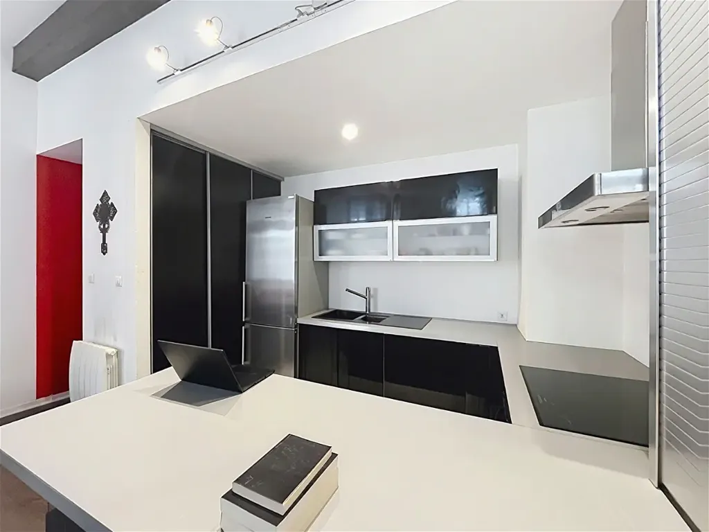 Cuisine - Appartement 2 Pièces avec Hauteur sous Plafond à Bordeaux