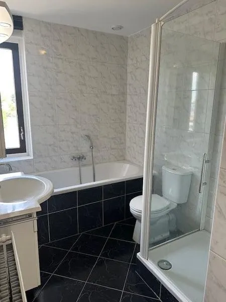 Salles de bain - Modern House with Balcony in Bergen Op Zoom
