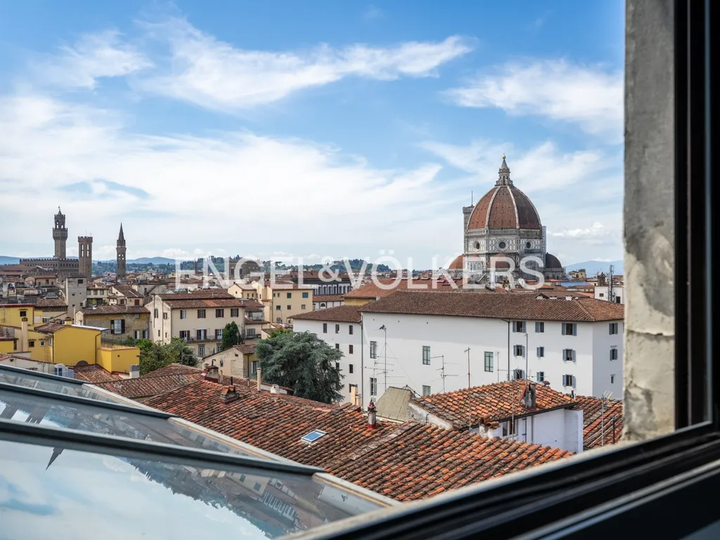 Pièces - Renovated Apartment with Rooftop Views in Florence