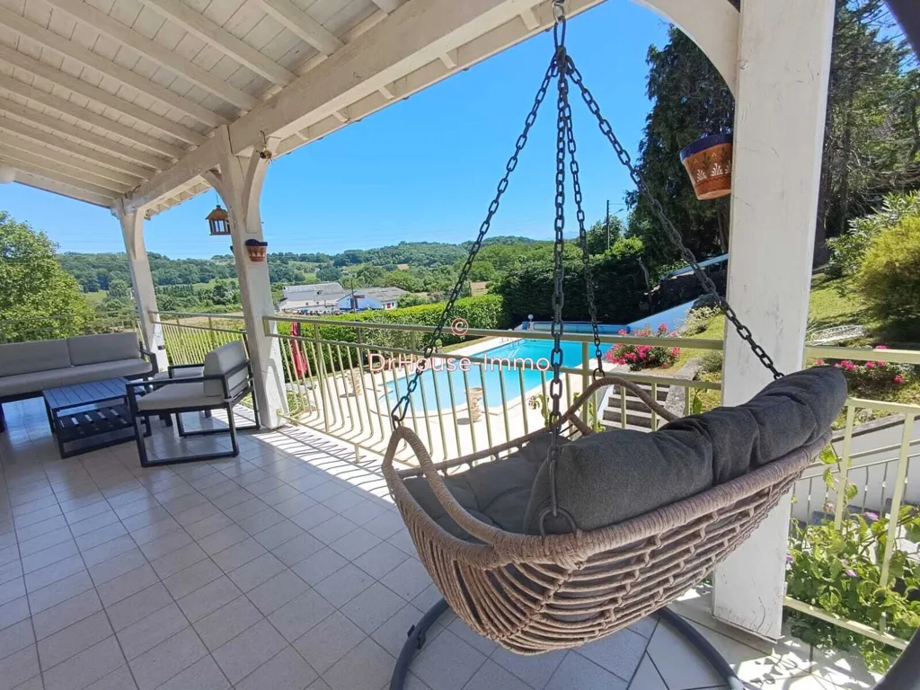 Terrasse - Maison avec Piscine et Terrasses à Gurmençon